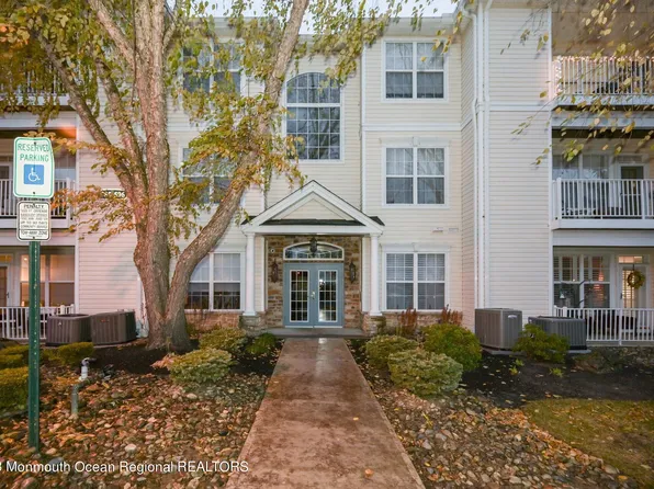 594 St Andrews Place, Manalapan, NJ 07726