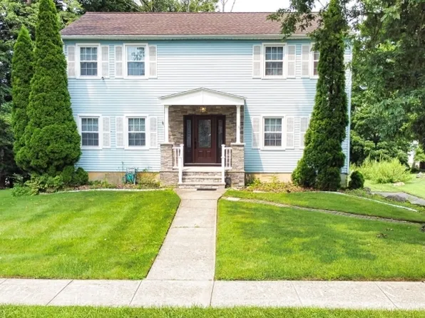 38 Dogwood Dr, Newton Town, NJ 07860