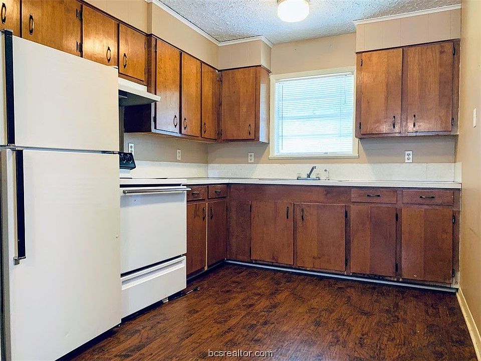 1st image of 202 Richards St APT A