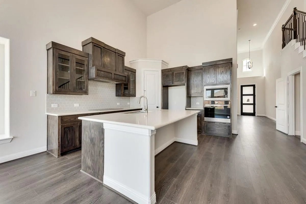 5 bed, 2669 sqft, $4,000 — Photo 2