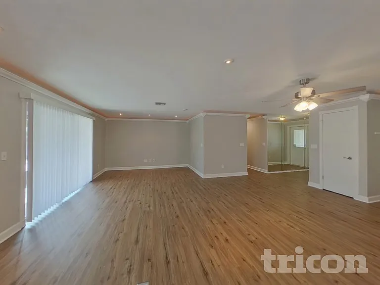 2376 Millwood Ln — Photo 2