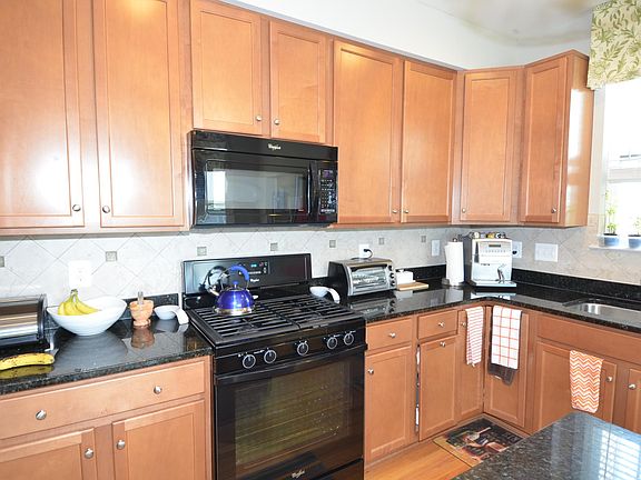 5th image of 100 Foundry Ln