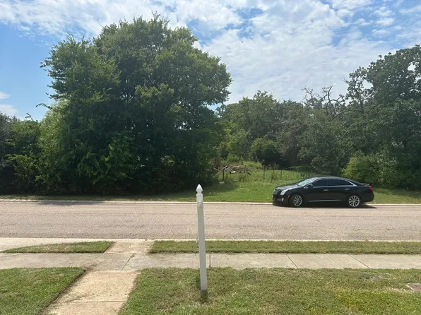 4113 McFarland Dr, College Station, TX 77845