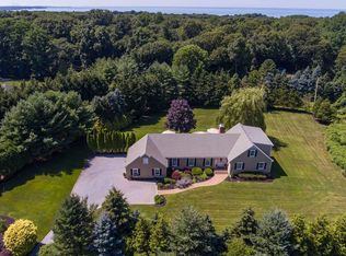 4 Saddle Ln, Saint James, NY 11780