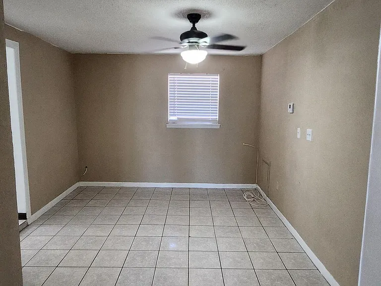 323 Singh St #B — Photo 12