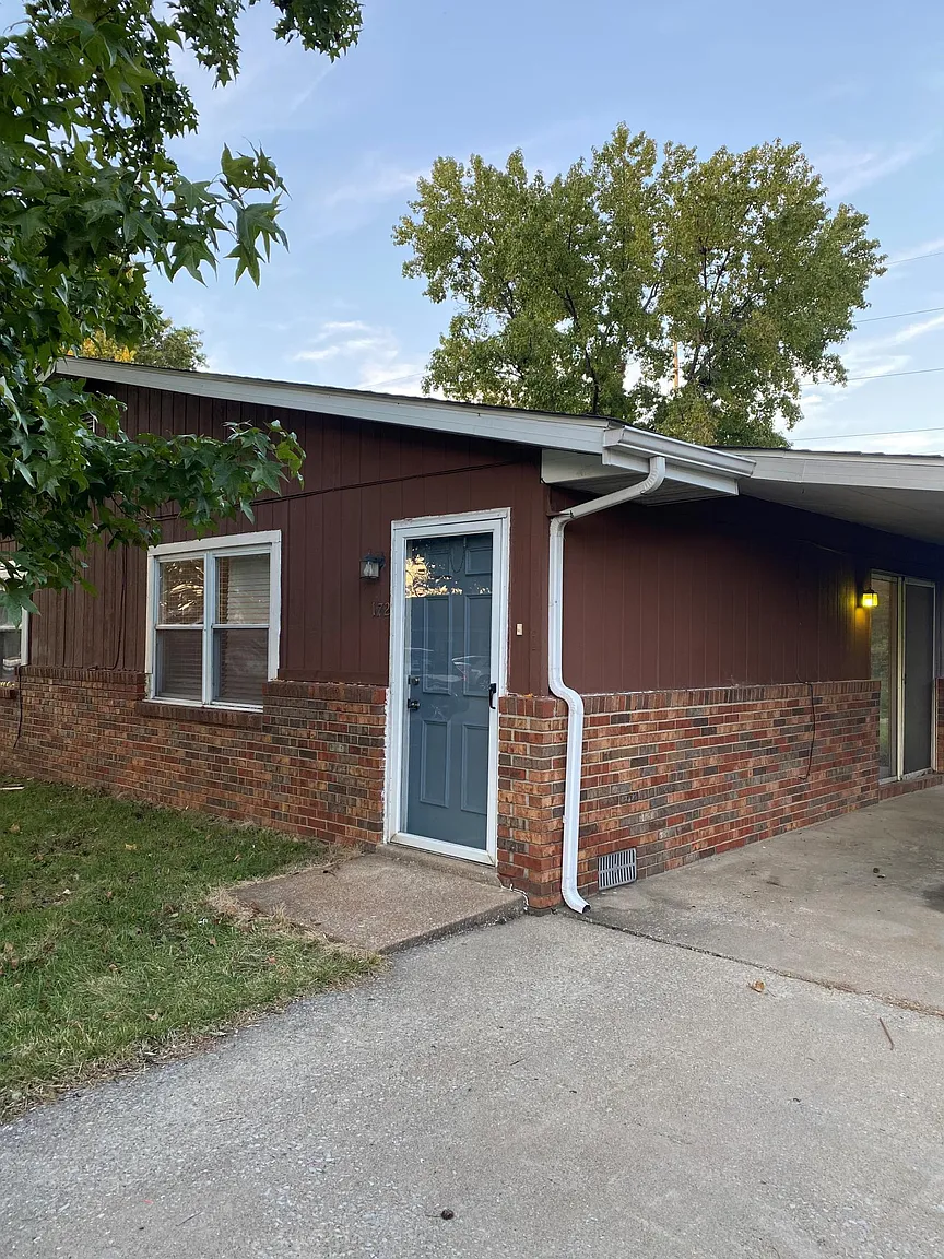 172 Liberty Dr photo 1