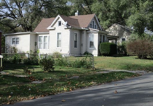 2nd image of 1020 S Cottage Ave