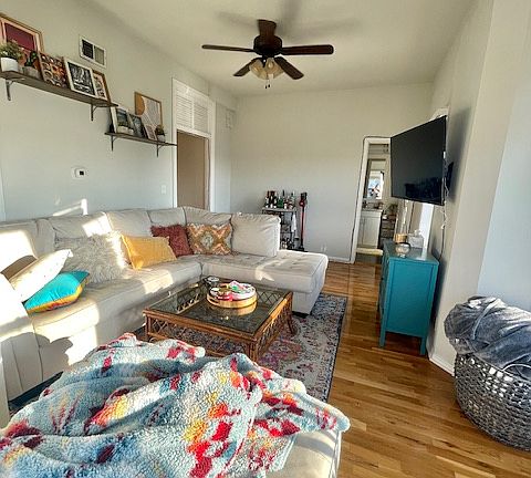 3rd image of 3359 N Southport Ave APT 4