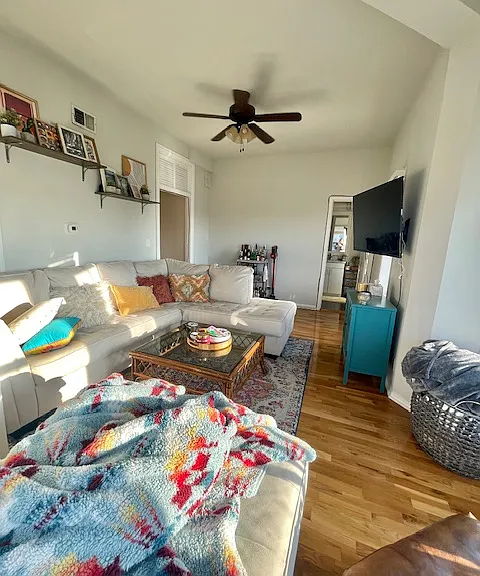 3359 N Southport Ave #4 — Photo 3