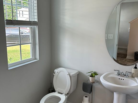 3rd image of 1709 Redbout Ct