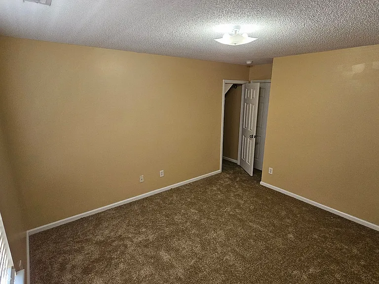 573 Corbin St — Photo 11