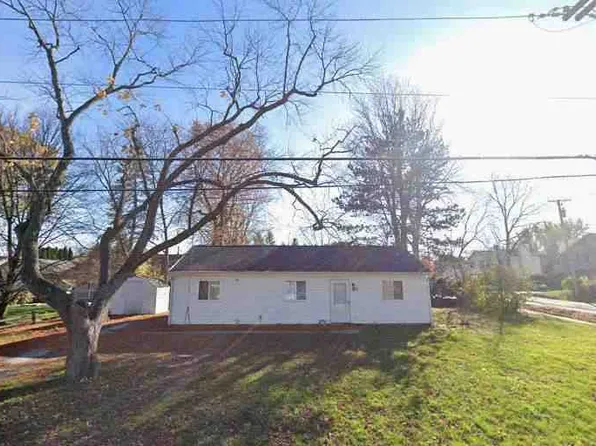 900 Highland Ave, Wauconda, IL 60084