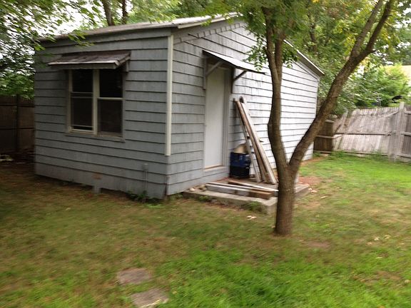 Storage/Shed in Back