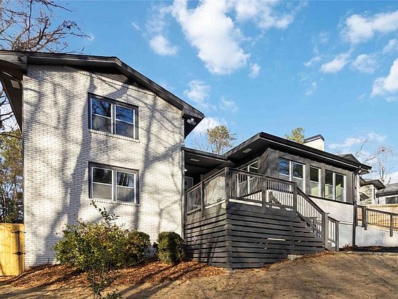 3rd image of 2338 Greenglade Rd NE