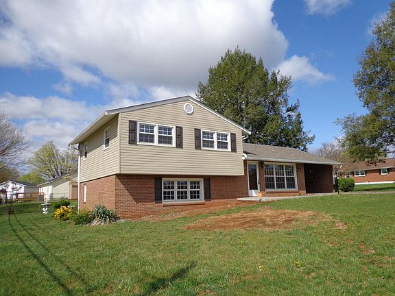 3rd image of 4412 Harford Cir NW