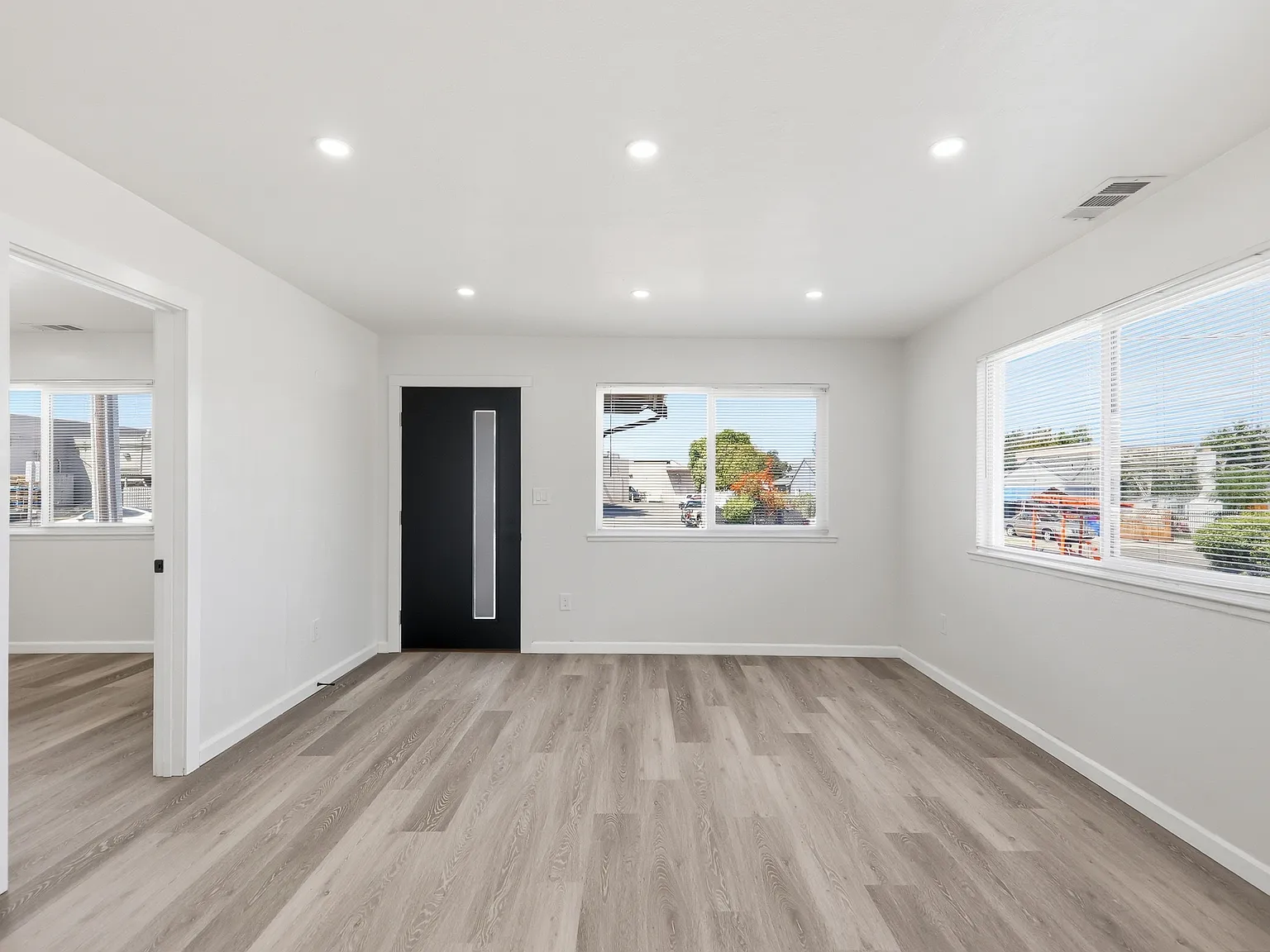 2 bed, 1000 sqft, $3,395 — Photo 2