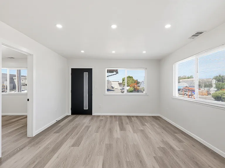 15548 Usher St #1 — Photo 2