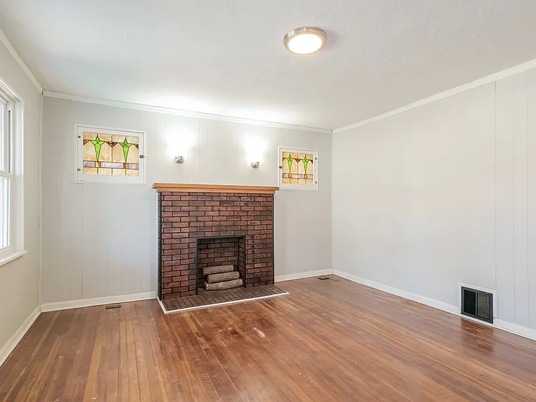 449519_018_living_room_13605492.jpg