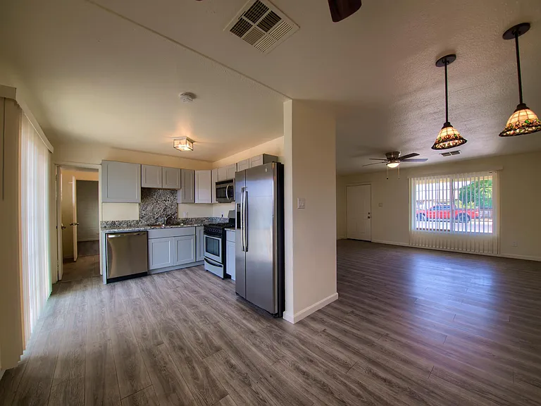 4702 N 48th Ave — Photo 21