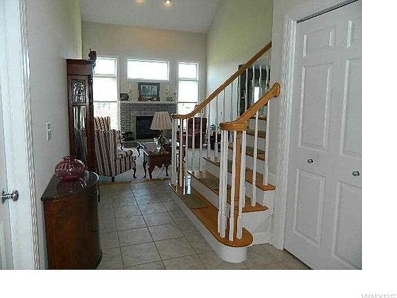 3rd image of 48 Garnet Dr
