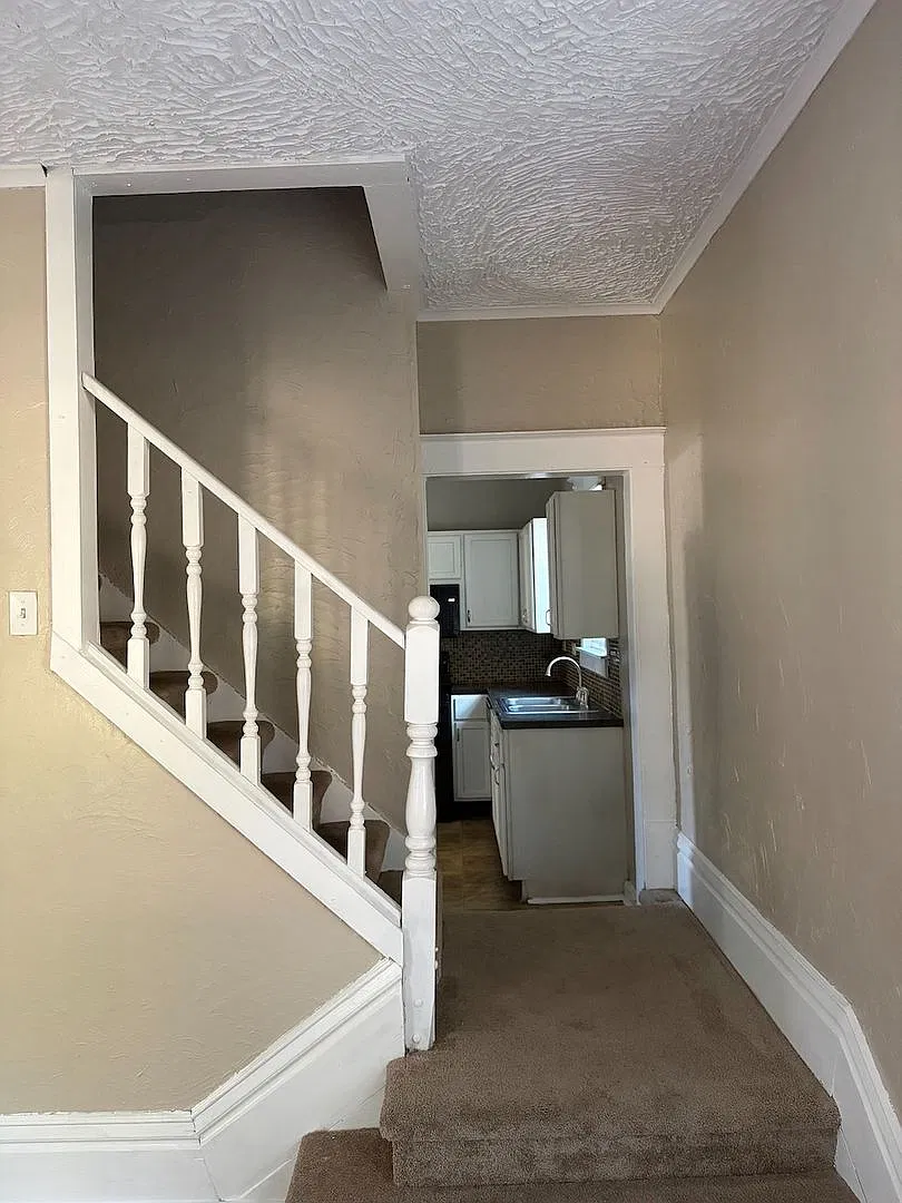 Spacious 4 Bedroom Southside Holland — Photo 2
