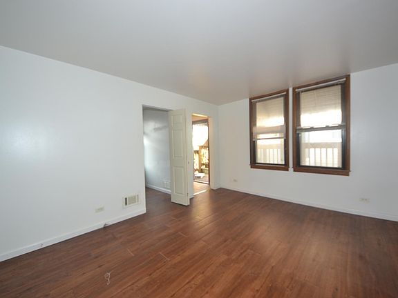 5th image of 2942 S Emerald Ave #2R