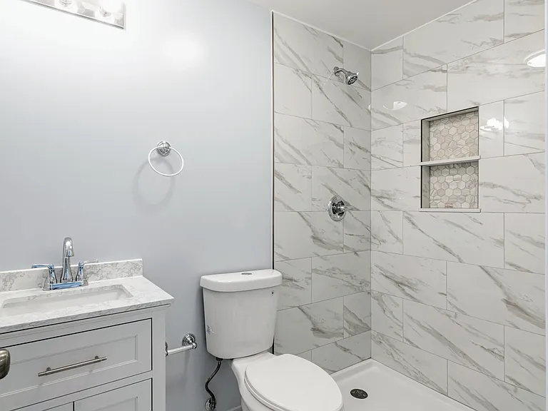 1022 W Ainslie St #3 — Photo 9