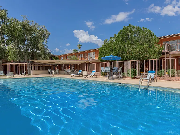 Country Club Apartments — Photo 17