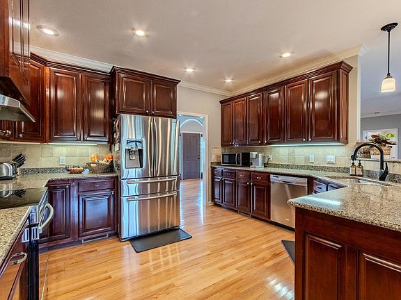 2nd image of 2705 Oak Grove Rd