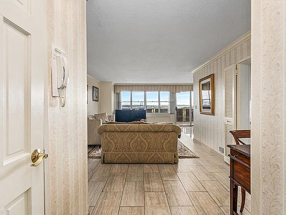 4th image of 1785 215th St APT 14D
