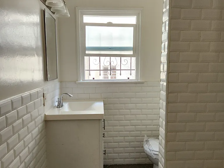 1781 N Orchid Ave #103 — Photo 9