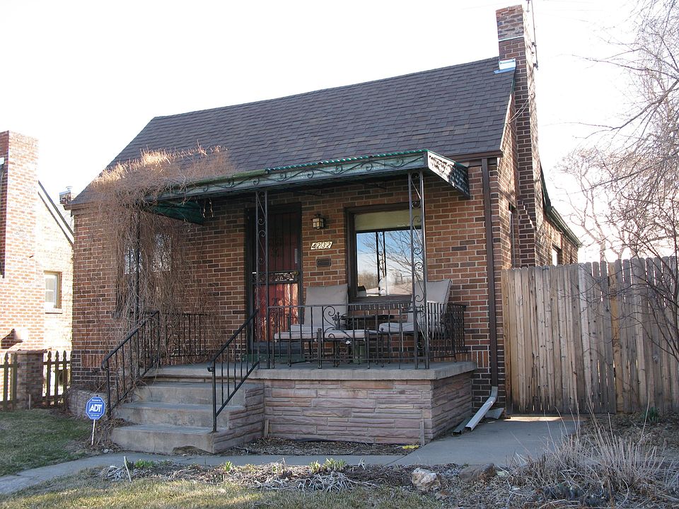 All-Brick 1930 Charmer