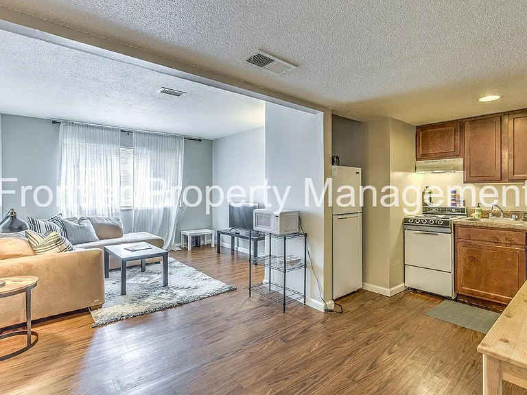 1 Bed/1 Bath Apartment off Hampton Ave! — Photo 35