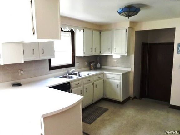 5th image of 8 Lakewood Dr