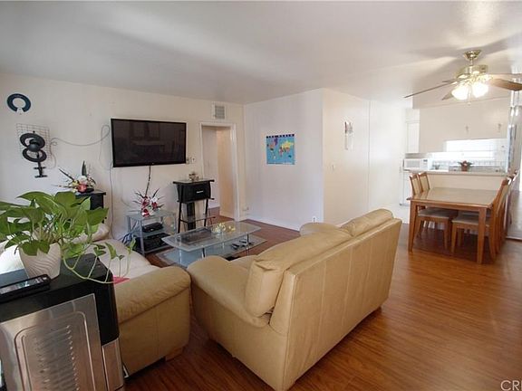 4th image of 22040 Calvert St APT 3