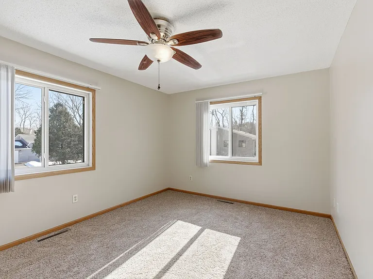 Griffin Court Apartments — Photo 14