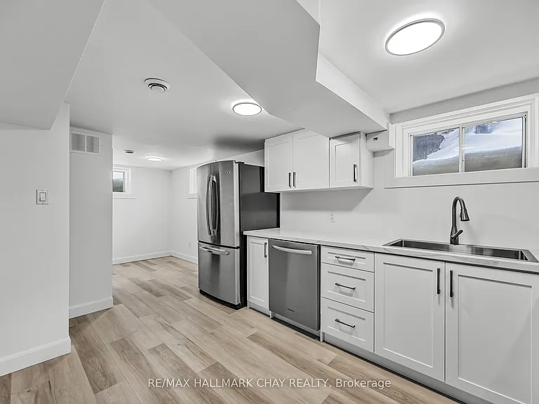 204 Tupper St W #LOWER — Photo 3