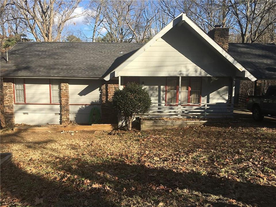1st image of 10 Hampstead Ln