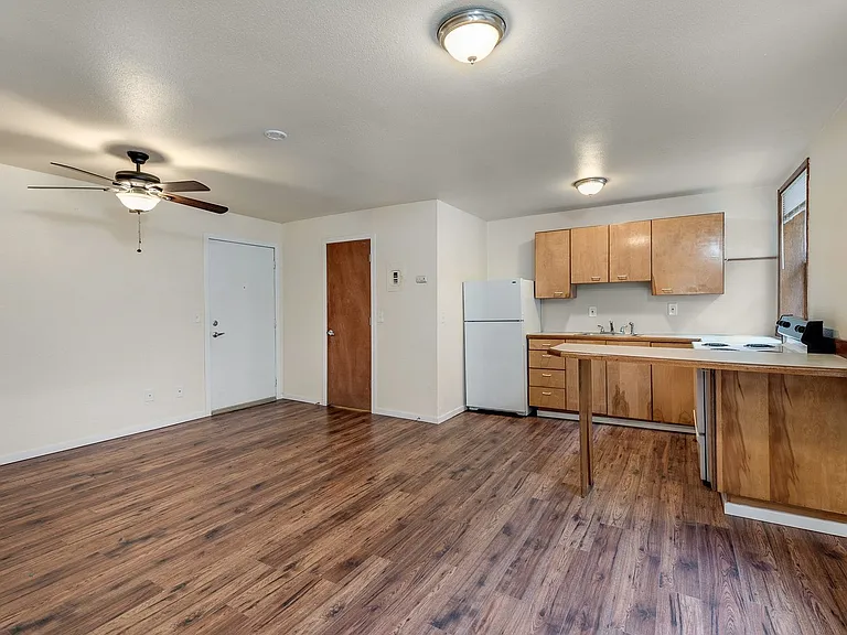 Abbottsford Apartments — Photo 114