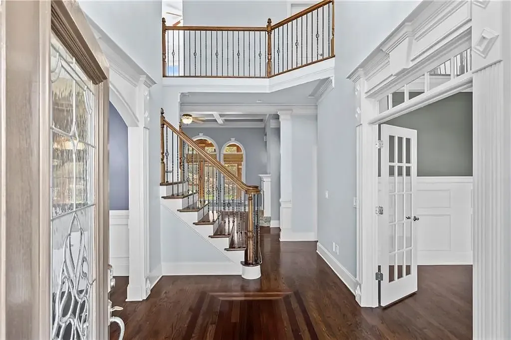 7 bed, 6038 sqft, $5,500 — Photo 2