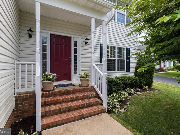 2nd image of 11 Pin Oak Ct