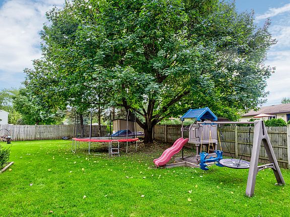 4th image of 1810 Raeboro Dr SE