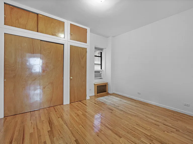 342 W 56th St #4A — Photo 7