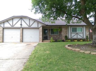 1013 Kings Rd, Moore, OK 73160