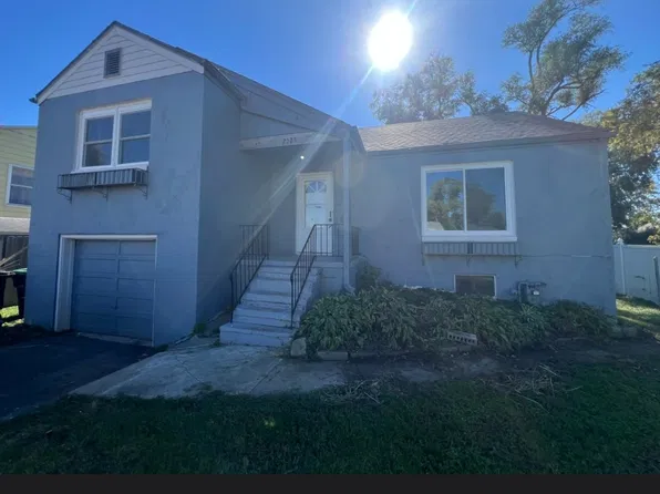 2523 Sharon Dr, Omaha, NE 68112