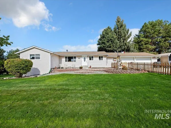 982 E 2700 S #A, Hagerman, ID 83332