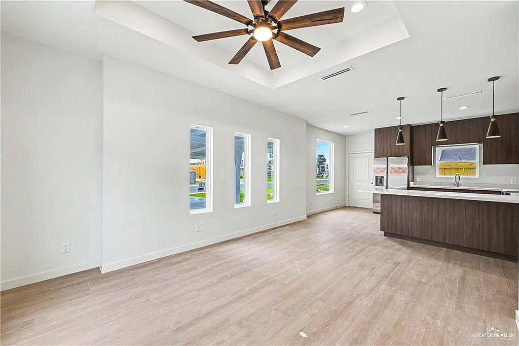 5800 Ozark Ave — Photo 2