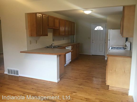 3rd image of 522 Rosslyn Ave