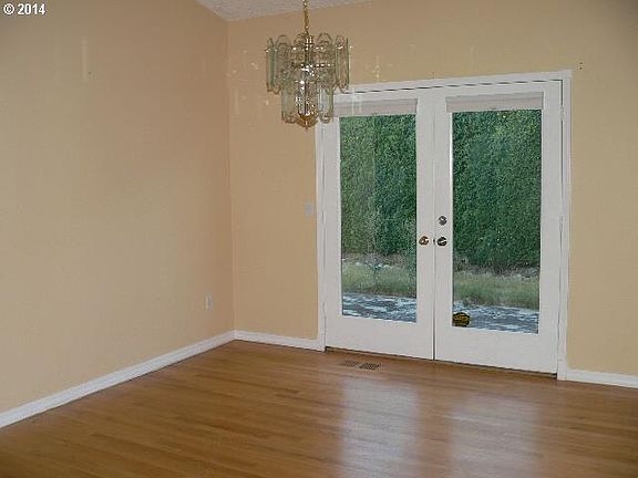 3rd image of 16116 NE 14th Cir