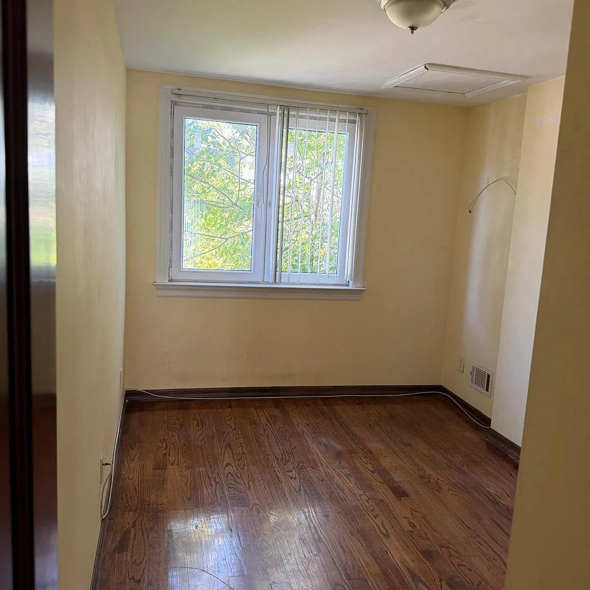 3 bed, 1.0 bath, 2188 sqft, $3,300 — Photo 3